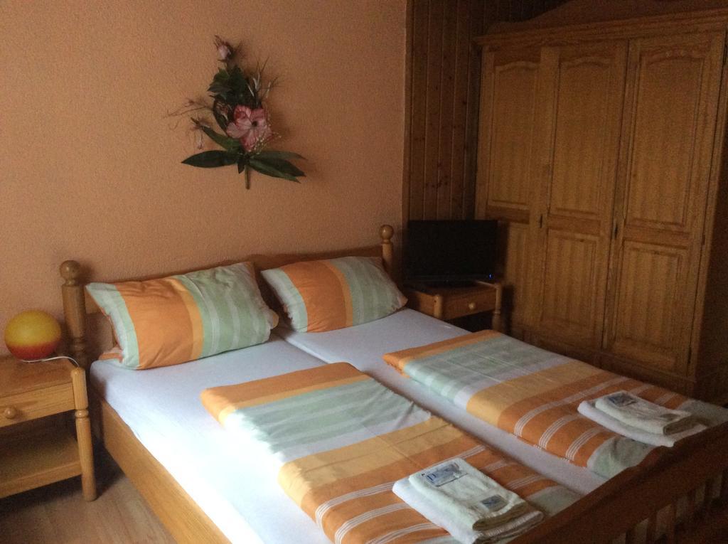 Hotel Drei Koenige Neckarbischofsheim الغرفة الصورة